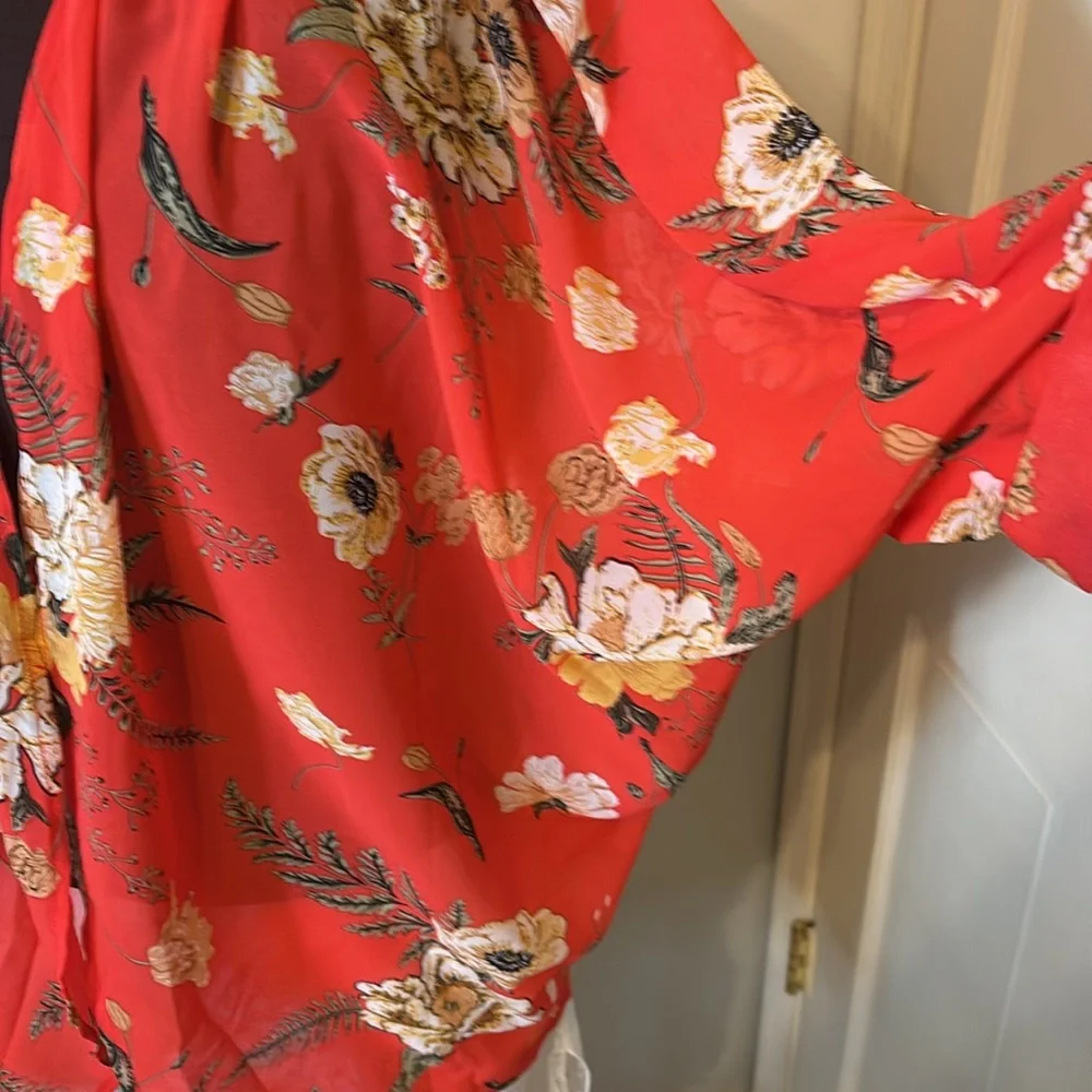 EUC❣️FLORAL KIMONO - Picture 7 of 7